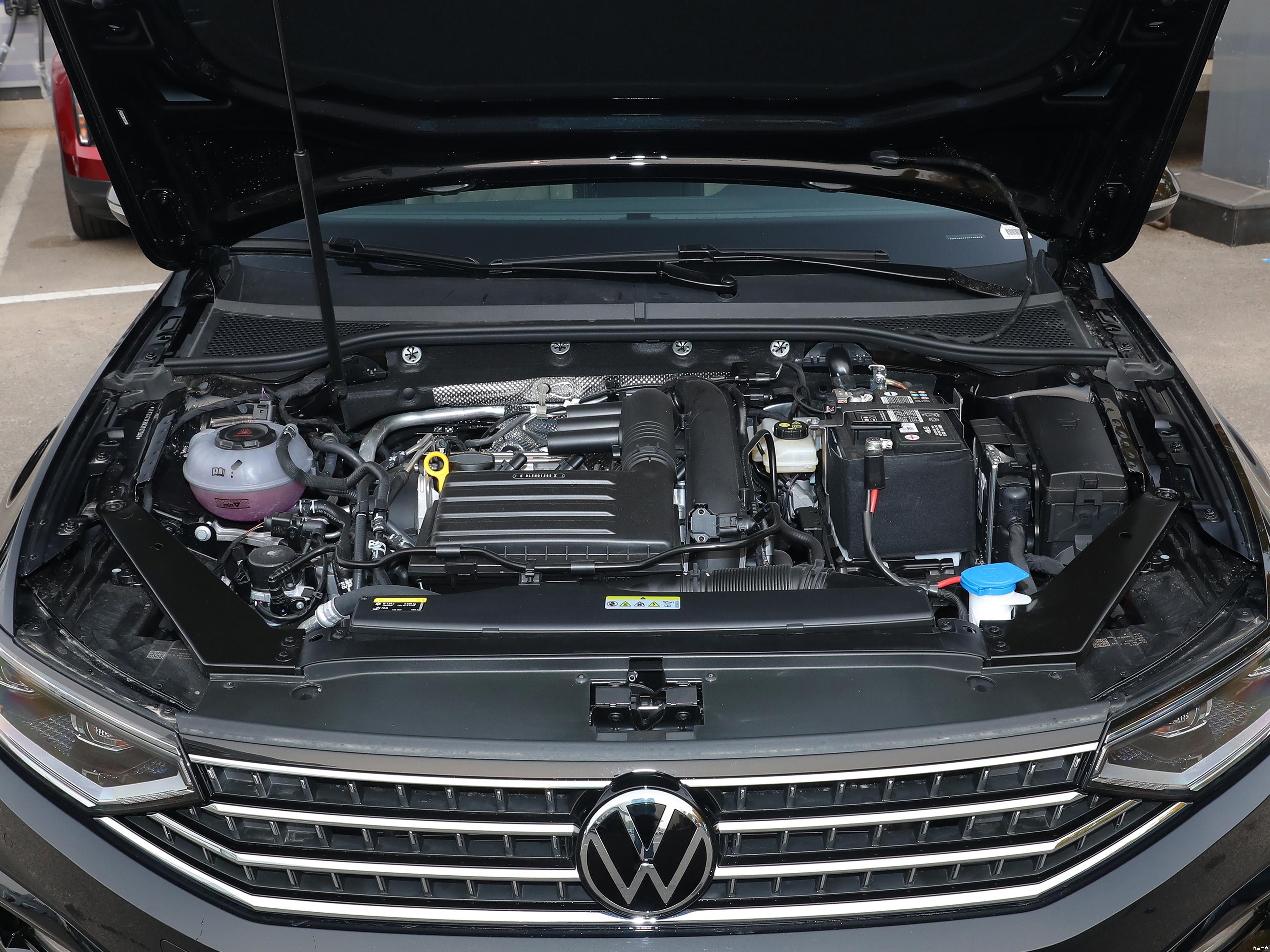 FAW Volkswagen 2023 Magotan 330TSI DSG Benzine Sedan 7 Gear Dry-Dual-Clutch Gasoline Cars