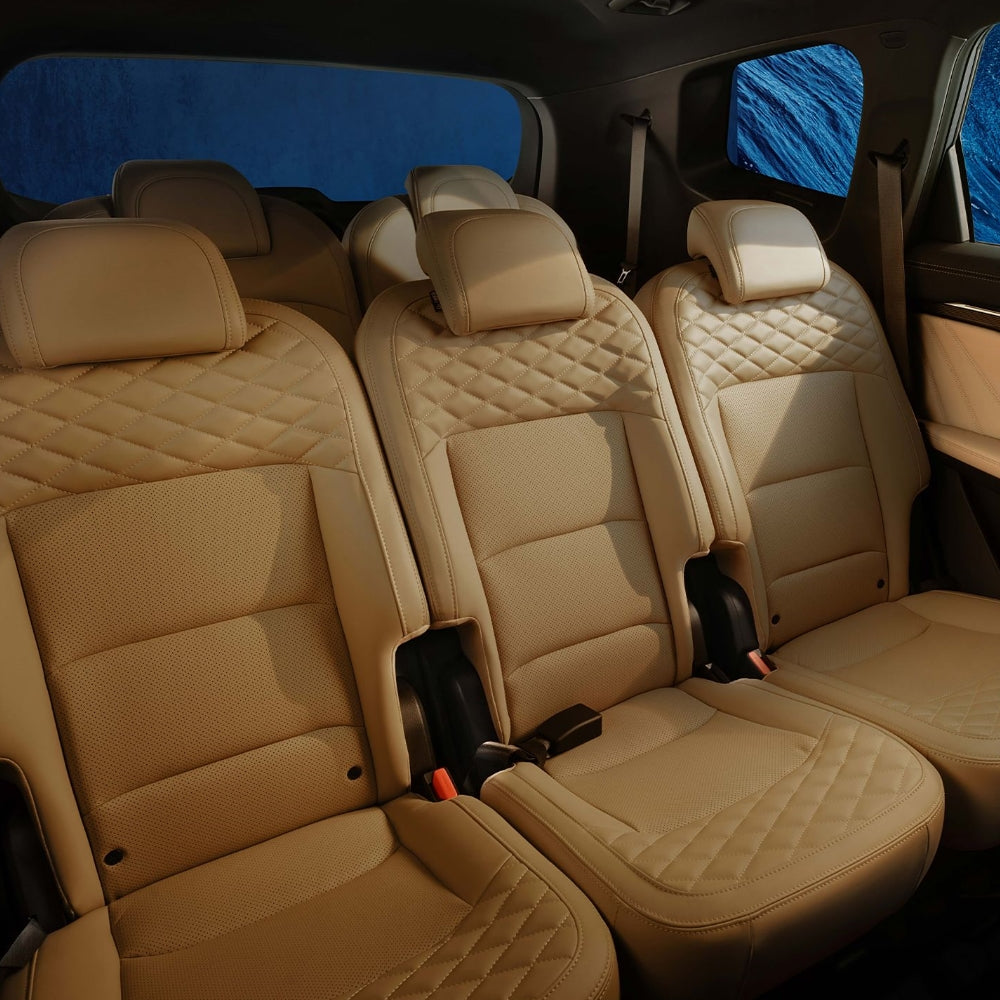 Geely Haoyue L7 2.0T DCT 2024 2023 National VI Medium SUV 7 Seaters Gasoline Vehicle FWD Car Made in China