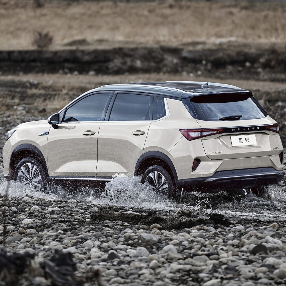 SAIC GM Wuling Xingchen 2.0L 1.5L Fuel Gasoline Hybrid Vehicle 92# Compact SUV 5 Seaters Car 2WD Made in China